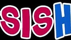 작은 몸매 면도 보지 금발 계모 누나 내기 져서 POV로 좆나 박힘