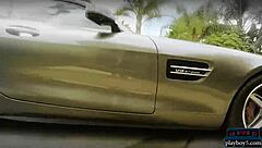 Scopri come le babe Playboy in bikini rendono sexy il lavaggio Mercedes AMG GT all'aperto