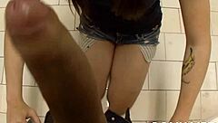 애니 호어홀 섹시 미녀 딥쓰롯과 하드 보지박기 POV 빨아대기!