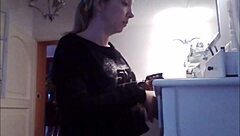 I love burping while doing my makeup in this casual moment.