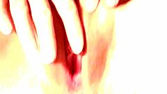 信じられないアマチュアのピンクマンコ、こんなにピンクで濡れてるよ