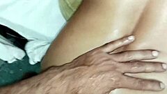 يا إلهي، شرج الأخت الضيق يمتلئ بالقذف في الشرج الديسي الخشن 😩