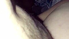 La esposa prueba estilo perrito en montada anal complicada con su marido