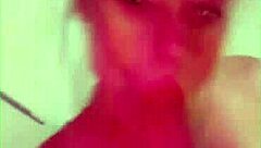 Ey rubia, le haces garganta profunda a la polla de tu novio borracho con amigas alrededor, ¿verdad?