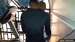 gyminstruktör förför stor röv 45-åring kund knullar kåt fitta med bbc