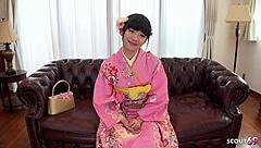 Geisha Jepun ini main pepek berbulu kali pertama tanpa sensor?