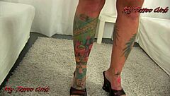 ¡Ey, mira este promo de Blackwidowxxx luciendo tatuajes full body en detalle!