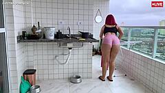 contratei essa empregada latina com shortinho socado no big ass que me deixou com tesão e gaping fetish voyeur action
