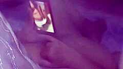 早回家抓到她对着别人猛自慰