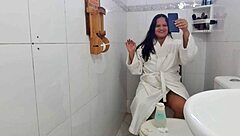 i see this big ass latina showing off her pussy in reality fetish style