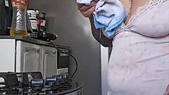 Pregnant woman shows off her big ass