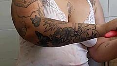 Pregnant woman shows off her big ass