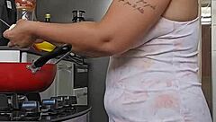 Pregnant woman shows off her big ass