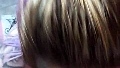 Namorada loira faz boquete profundo no amigo 😏