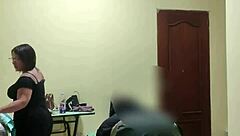 Ganggu Sirvienta Dalam Bahagian 1 Dengan Teasing Amatur Homemade Dan Flashes Exhibitionist