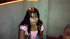 Dejo quedar en el porche de mi casa a la puta de la esquina y esta en agradecimiento me folla rico 😈