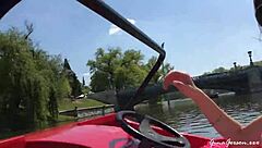 Aku eh, macam, hilang arah dan buat apa-apa sepanjang hari sebagai blonde gadis 18+ tu ye