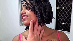 Convertí a mi novio en cornudo follando al ayudante de mudanza en casa