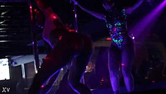 嘿，看夜店这骚货翘臀狂扭屁股抖动超撩人！