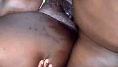 オーイエー、ベッドルームで巨大潮吹きマンコをミッショナリーでファックして喘いで全て濡らすまで