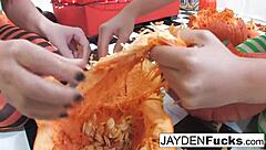 야, 제이든 제임스랑 크리스티나 거유 보지로 호박 야생 레즈 플레이 볼래?