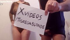 Snelle verificatie van deze blonde vrouw met grote tieten die haar sexy lijf showt 😉