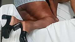 Sexy thick babe showing off her pretty lips and big ass!