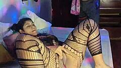 sorprendo a mi hermanastra masturbandose y la follo con creampie