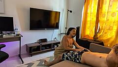 mi compañera de cuarto se pone muy cachonda en la ducha, mostrando ese big ass latina en pov amateur