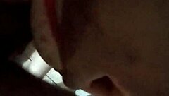 Nerd de óculos boqueteiro crossdressing in solo transsexual action