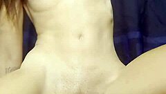 Fantazja z podwójnym dildo w ostrej zabawie