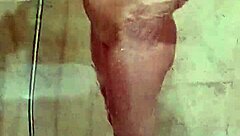 Espiando A Vecina Duchando Nos Calentamos Y Me Corro