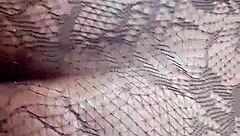 Naturalne cycki i wargi cipki ciasno ściskają kutasa głęboko w ostrej akcji