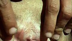 Exploraci�n vaginal with deep probing and intense sensations building to climax