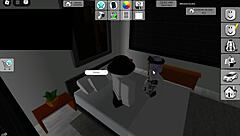 tava morrendo de calor e resolvi tirar minha camisa, mas essa puta safada já queria meter no cu logo