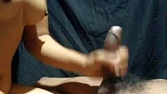 Teen GIRLFRIEND Gives HANDJOB To FRIEND Until CREAMPIE In HOMEMADE Video