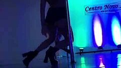 diosa argenta con otro pole dance