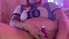 Watch this Argentinian blonde beauty pleasure herself intensely until she reaches a squirting climax in solo session