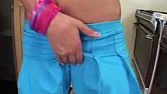 Genç 18+ Yasmin İsrailli hatun solo amını ovup parmaklıyor.