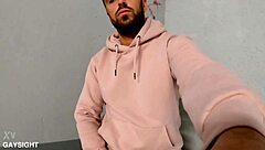 mathieu ferhati se tape une queue dans un parking, ouais, je me branle solo comme un fou ici