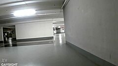 mathieu ferhati se tape une queue dans un parking, ouais, je me branle solo comme un fou ici