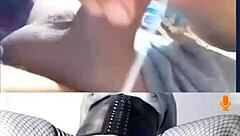 ¡Ey mira esta corrida tributo a la milf caliente con coño rapado y medias!