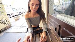 Напълних дребната 18+ секси Liz Ocean със сперма след бърникане в кучешко и каубойска в POV