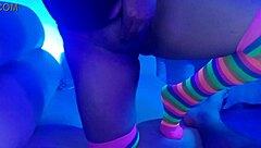 ven y fóllame en mi habitación especial, dice la camarera latina con big ass y big tits mientras folla rough con extraño en bar.