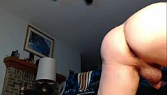 Loganhuge on Chaturbate offers nice view of ass and balls in free sample video