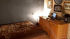 Klaudiaambergirl milf fingers pussy in homemade solo