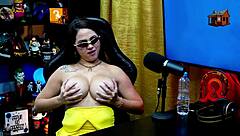 geisy dk shows her beautiful back tattoo and asks ruan to put her on all fours - p�pum no barraco - she commands