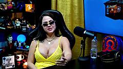 geisy dk shows her beautiful back tattoo and asks ruan to put her on all fours - p�pum no barraco - she commands