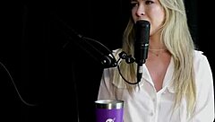 Zakaj toliko analnega seksa, sama curim z vibratorjem in akcije z Mileno Moreau na invalidskem vozičku v prozorni rdeči?