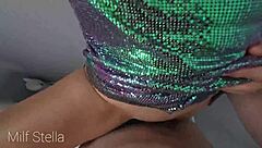 MILF Stella refuse le préservatif pour une baise intense en salle de bain en tant que salope de club